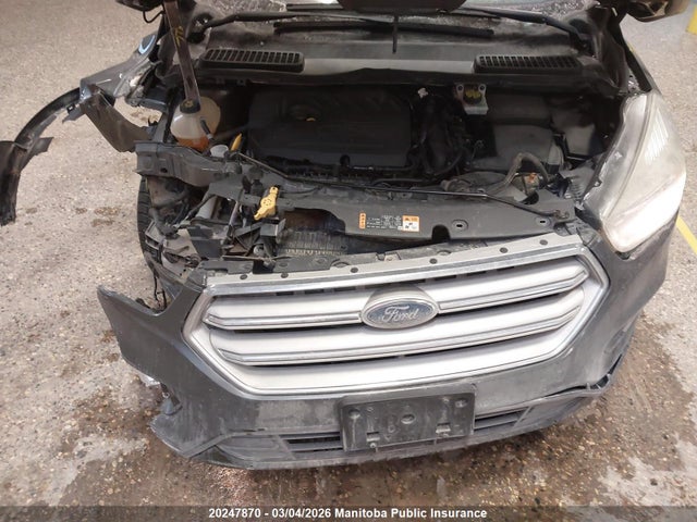 1FMCU9GD0JUA14212 Ford ESCAPE SE