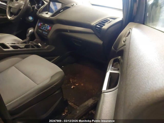 1FMCU9GD4JUD24380 Ford ESCAPE SE