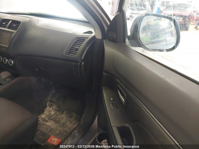 JA4AJ3AU5JZ603733 Mitsubishi RVR SE