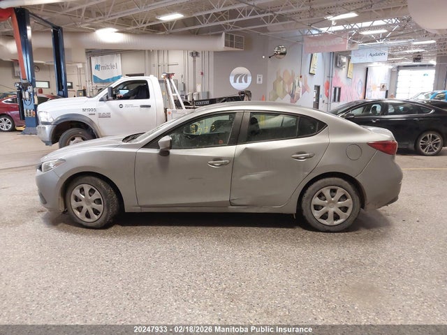 3MZBM1U76FM221664 Mazda Mazda3 Gx Sky