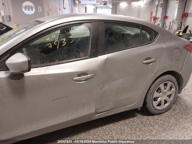 3MZBM1U76FM221664 Mazda Mazda3 Gx Sky