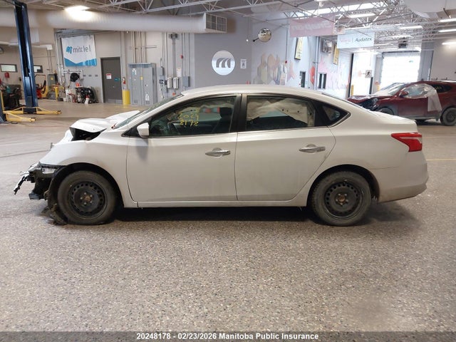 3N1AB7AP0JY335613 Nissan Sentra 1.8 S