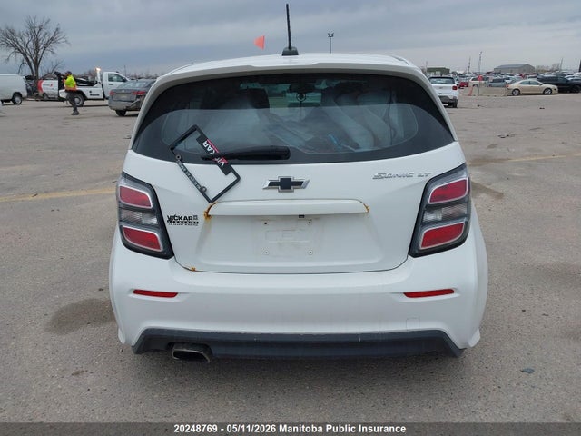 1G1JD6SH8J4105760 Chevrolet SONIC LT