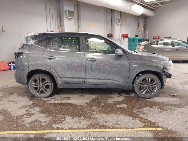 KNDEUCAA1N7331042 KIA SELTOS EX