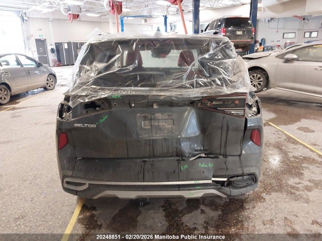 KNDEUCAA1N7331042 KIA SELTOS EX