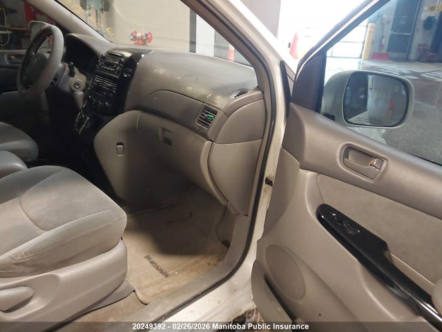 20249392 :رقم المزاد ، 5TDZA23C04S177611 vin ، 2004 Toyota Sienna Le V6 مزاد بيع