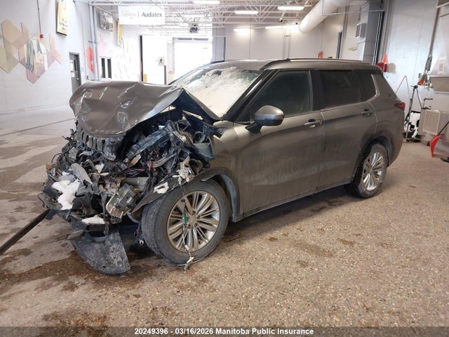 JA4J4TA83NZ616240 Mitsubishi Outlander Es
