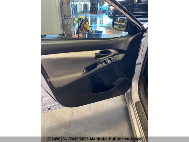 20249823 :رقم المزاد ، 2T1KU4EEXBC718463 vin ، 2011 Toyota Matrix مزاد بيع