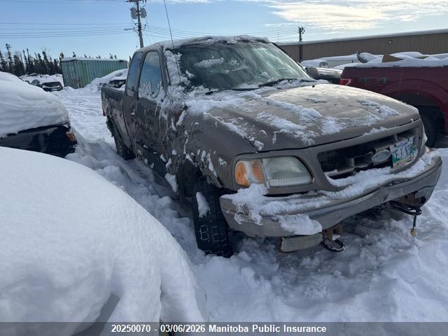 20250070 :رقم المزاد ، 2FTRX18W22CA29822 vin ، 2002 Ford F150 Supercab مزاد بيع
