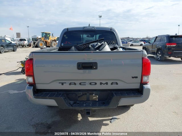 5TFCZ5AN3JX156987 Toyota Tacoma Double Cab V6