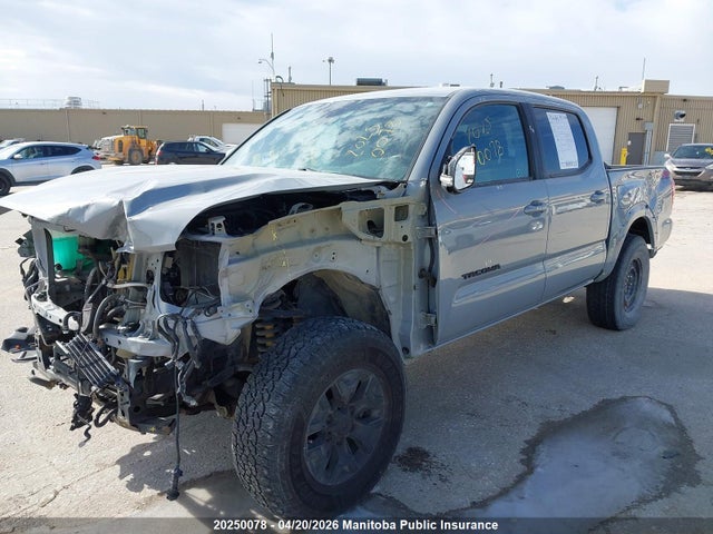 5TFCZ5AN3JX156987 Toyota Tacoma Double Cab V6