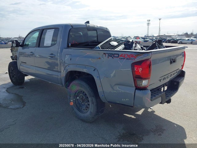 5TFCZ5AN3JX156987 Toyota Tacoma Double Cab V6