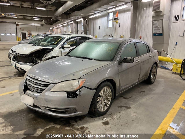 20250567 :رقم المزاد ، 1C3CCBCG4DN758199 vin ، 2013 Chrysler 200 Limited V6 مزاد بيع
