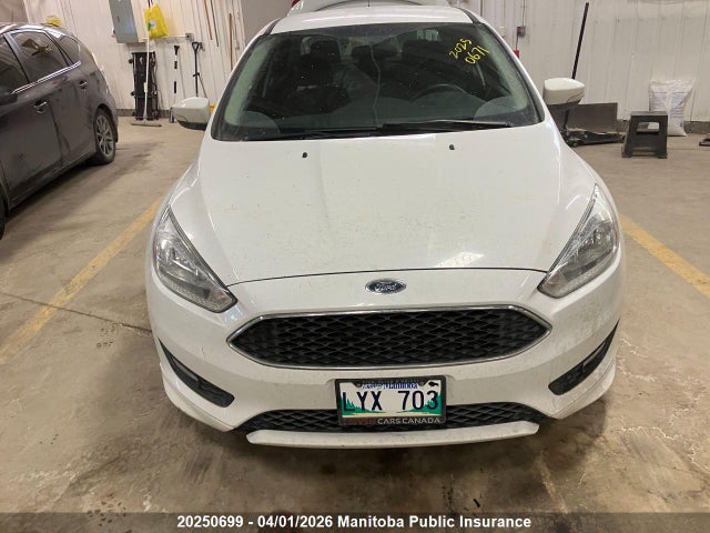 20250699 :رقم المزاد ، 1FADP3F2XFL272219 vin ، 2015 Ford Focus Se مزاد بيع