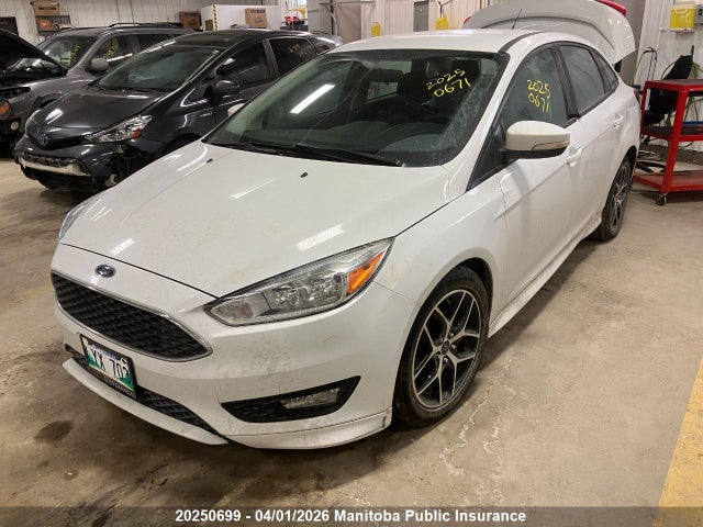 20250699 :رقم المزاد ، 1FADP3F2XFL272219 vin ، 2015 Ford Focus Se مزاد بيع