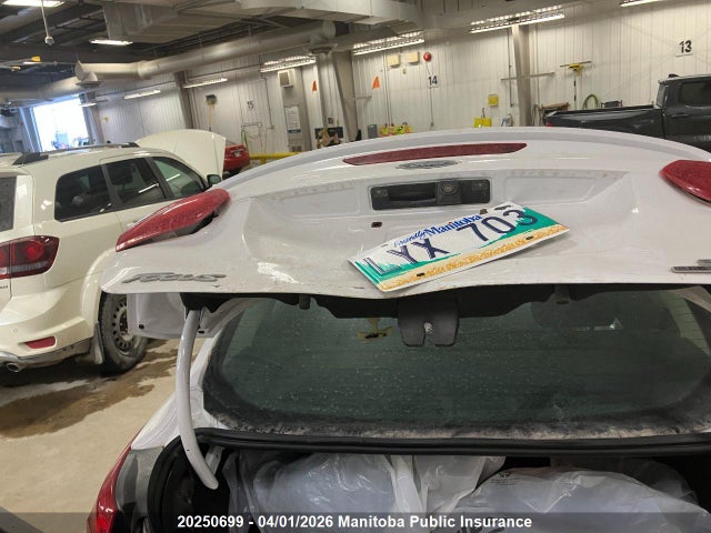 20250699 :رقم المزاد ، 1FADP3F2XFL272219 vin ، 2015 Ford Focus Se مزاد بيع