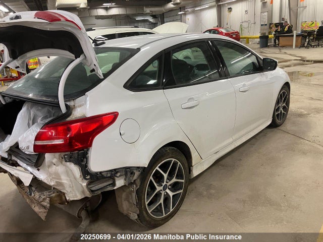 20250699 :رقم المزاد ، 1FADP3F2XFL272219 vin ، 2015 Ford Focus Se مزاد بيع