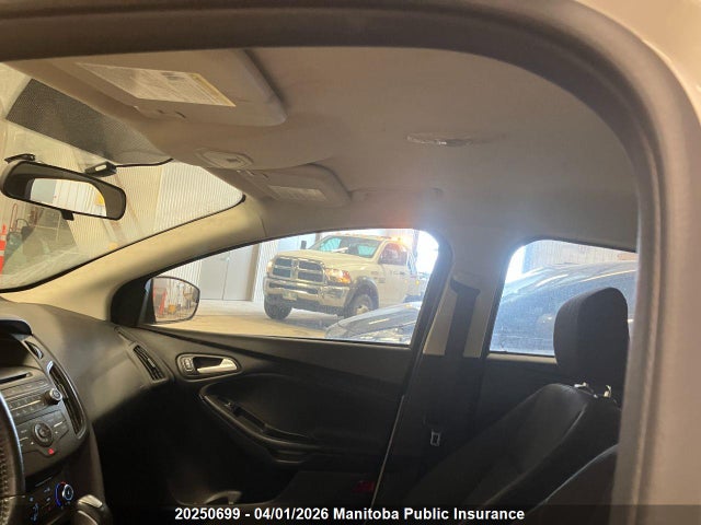 20250699 :رقم المزاد ، 1FADP3F2XFL272219 vin ، 2015 Ford Focus Se مزاد بيع