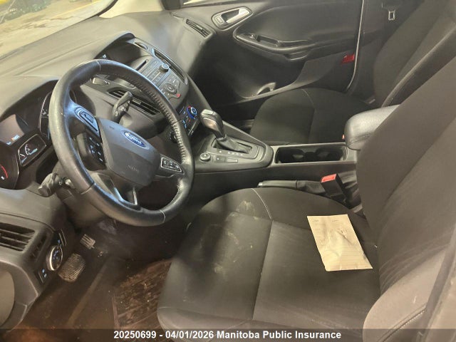 20250699 :رقم المزاد ، 1FADP3F2XFL272219 vin ، 2015 Ford Focus Se مزاد بيع