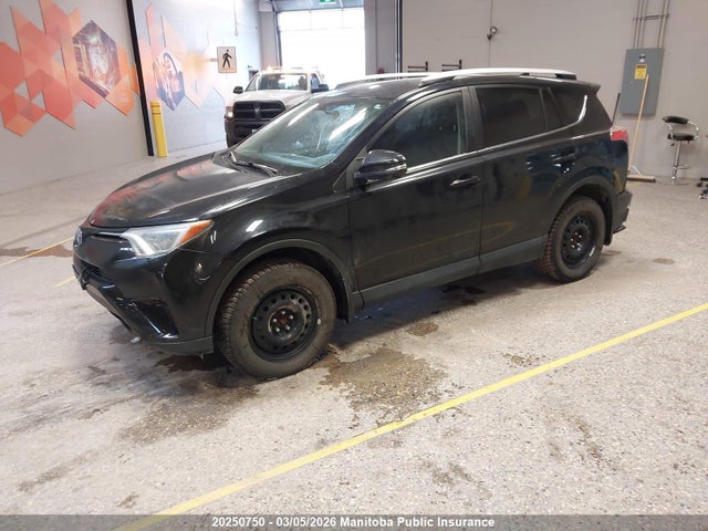 2T3ZFREV2GW268911 Toyota RAV4 LE