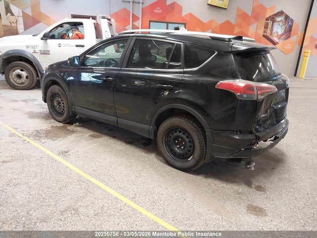2T3ZFREV2GW268911 Toyota RAV4 LE