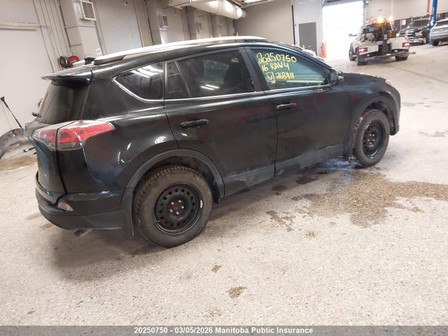 2T3ZFREV2GW268911 Toyota RAV4 LE