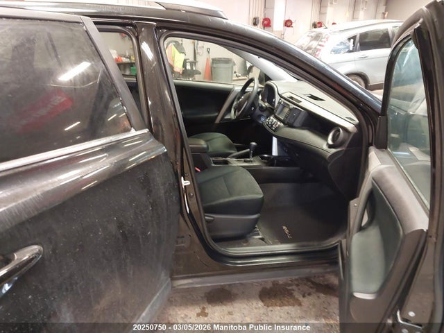 2T3ZFREV2GW268911 Toyota RAV4 LE