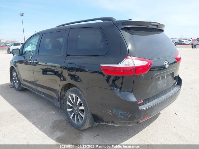 20250854 :رقم المزاد ، 5TDDZ3DC3JS208191 vin ، 2018 Toyota Sienna Xle V6 مزاد بيع
