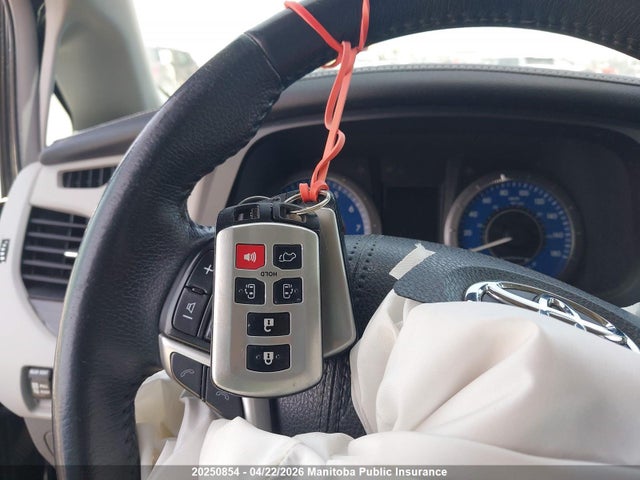 20250854 :رقم المزاد ، 5TDDZ3DC3JS208191 vin ، 2018 Toyota Sienna Xle V6 مزاد بيع