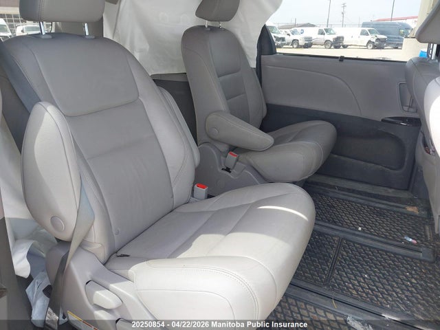 20250854 :رقم المزاد ، 5TDDZ3DC3JS208191 vin ، 2018 Toyota Sienna Xle V6 مزاد بيع