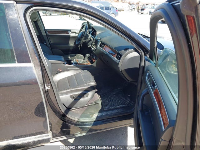 20250862 :رقم المزاد ، WVGDF9BP3BD002346 vin ، 2011 Volkswagen Touareg V6 مزاد بيع