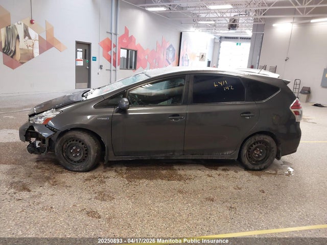 JTDZN3EU8GJ051417 Toyota PRIUS V