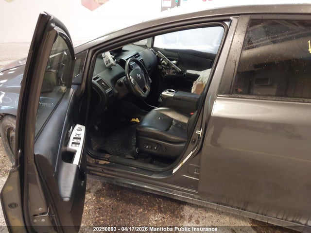 JTDZN3EU8GJ051417 Toyota PRIUS V