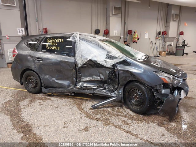 JTDZN3EU8GJ051417 Toyota PRIUS V