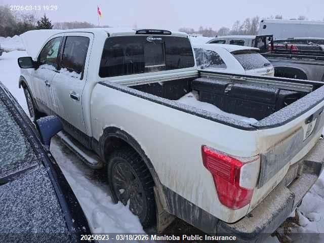 1N6AA1E5XJN534085 Nissan Titan 5.6 Sv Crew Cab