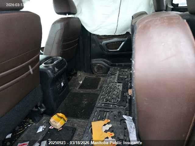 1N6AA1E5XJN534085 Nissan Titan 5.6 Sv Crew Cab