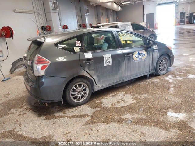 JTDZN3EUXFJ032835 Toyota PRIUS V