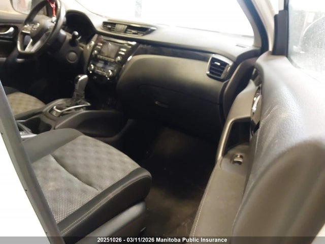 JN1BJ1CR4HW114343 Nissan Qashqai Sv