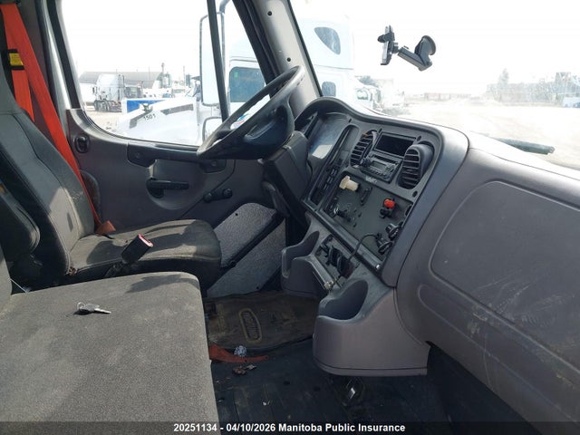 20251134 :رقم المزاد ، 1FVACYBS9CHBW2876 vin ، 2012 Freightliner M2106 مزاد بيع