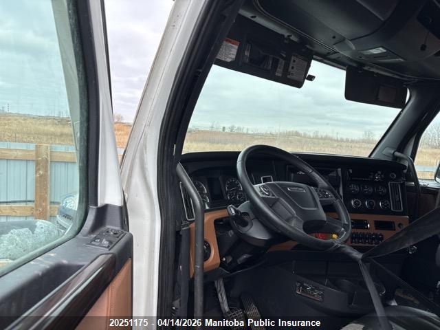 Freightliner Conventional 2021 1FUJHHDR5MLMM2242 Image 5