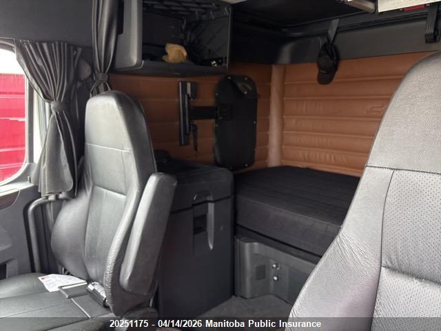 Freightliner Conventional 2021 1FUJHHDR5MLMM2242 Image 8