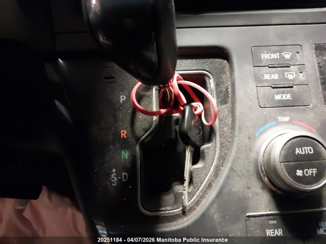 5TDXK3DC9FS645556 Toyota Sienna Se V6