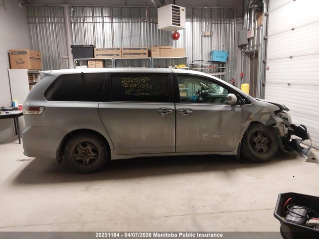 5TDXK3DC9FS645556 Toyota Sienna Se V6