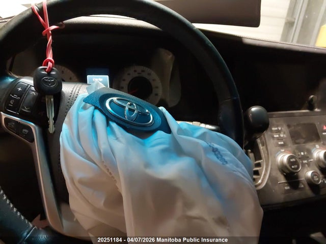 5TDXK3DC9FS645556 Toyota Sienna Se V6