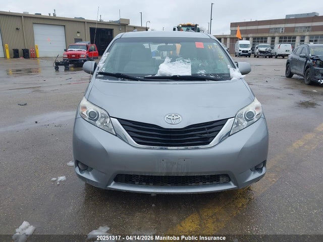 2011 Toyota Sienna Ce V6 მანქანა იყიდება აუქციონზე, vin: 5TDKK3DC7BS091485, აუქციონის ნომერი: 20251317