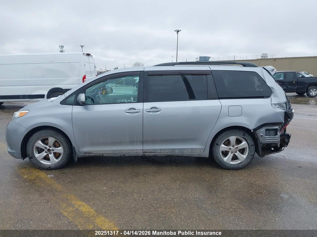 2011 Toyota Sienna Ce V6 მანქანა იყიდება აუქციონზე, vin: 5TDKK3DC7BS091485, აუქციონის ნომერი: 20251317