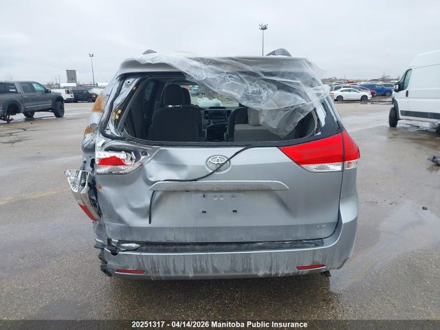 2011 Toyota Sienna Ce V6 მანქანა იყიდება აუქციონზე, vin: 5TDKK3DC7BS091485, აუქციონის ნომერი: 20251317