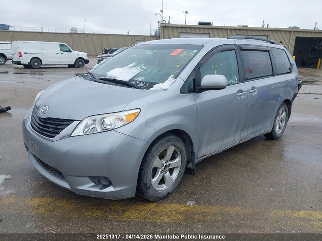 2011 Toyota Sienna Ce V6 მანქანა იყიდება აუქციონზე, vin: 5TDKK3DC7BS091485, აუქციონის ნომერი: 20251317