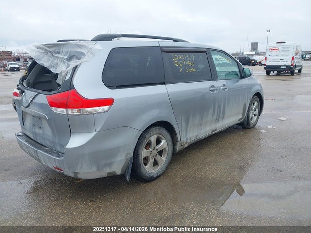 2011 Toyota Sienna Ce V6 მანქანა იყიდება აუქციონზე, vin: 5TDKK3DC7BS091485, აუქციონის ნომერი: 20251317