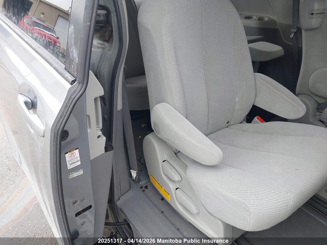 2011 Toyota Sienna Ce V6 მანქანა იყიდება აუქციონზე, vin: 5TDKK3DC7BS091485, აუქციონის ნომერი: 20251317